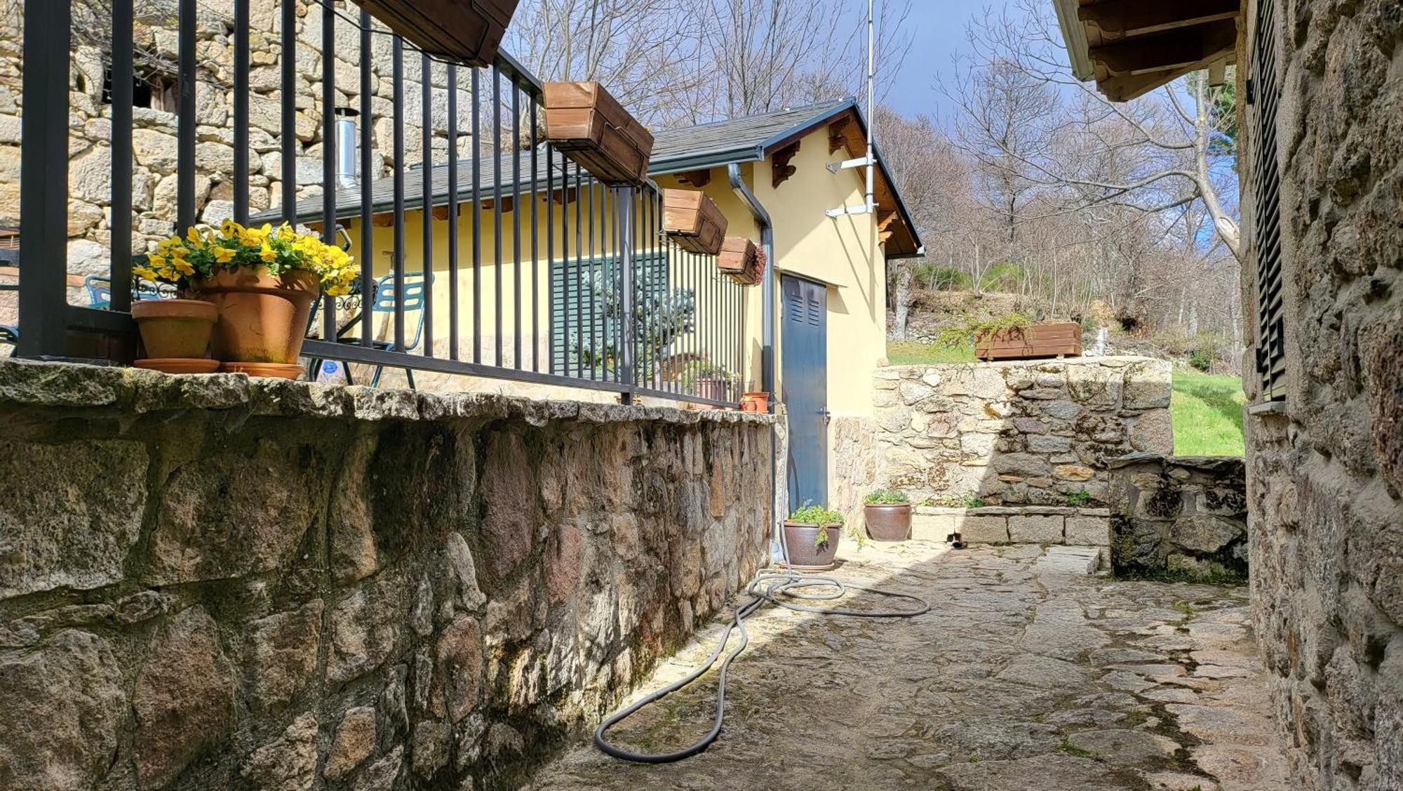 Conjunto Entre Acebos Guest House Sotillo de Sanabria ภายนอก รูปภาพ